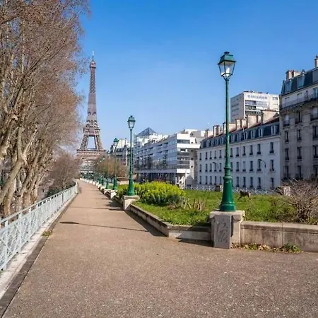 - Tour Eiffel - Bail Mobilite * Paris