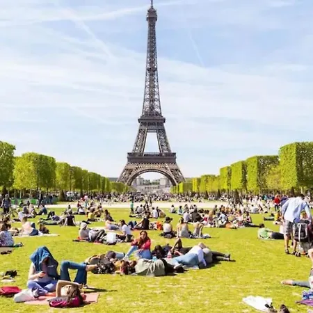 - Tour Eiffel - Bail Mobilite Parijs